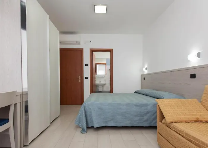 Clipper Aparthotel 4*