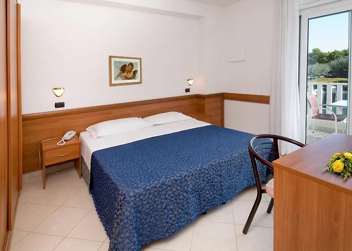 Clipper Apartahotel 4*